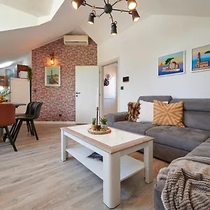 apartment-ana-marija-trogir.hotels-in-trogir.com/